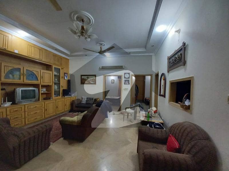 جوہر ٹاؤن فیز 2 جوہر ٹاؤن لاہور میں 2 کمروں کا 8 مرلہ مکان 2.4 کروڑ میں برائے فروخت۔