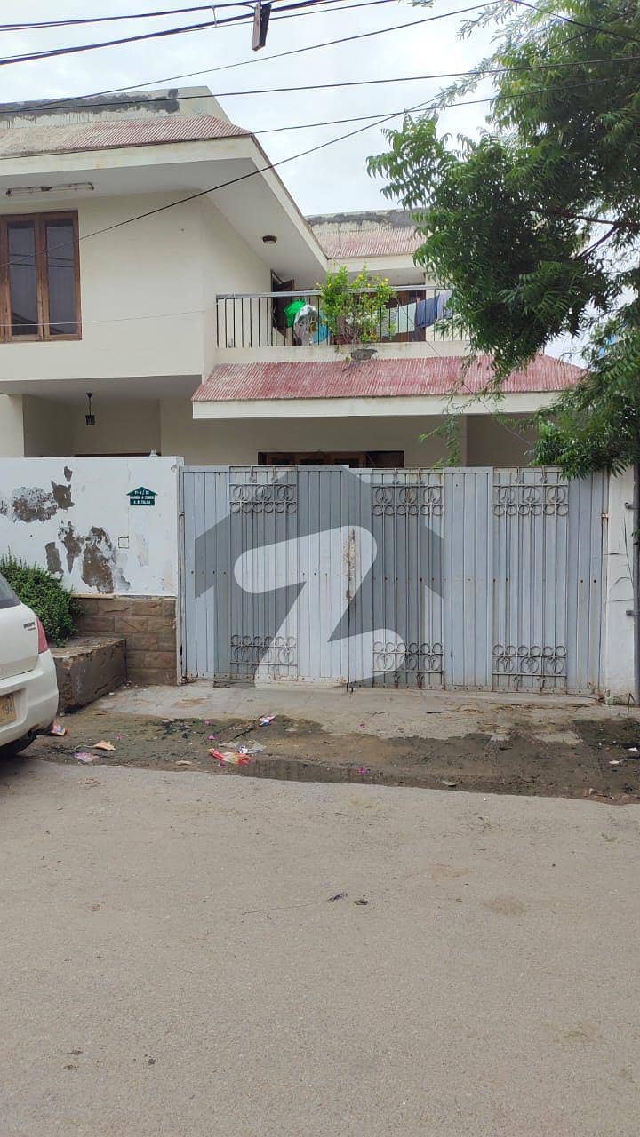 ڈی ایچ اے فیز 4 ڈی ایچ اے کراچی میں 5 کمروں کا 18 مرلہ مکان 7.5 کروڑ میں برائے فروخت۔