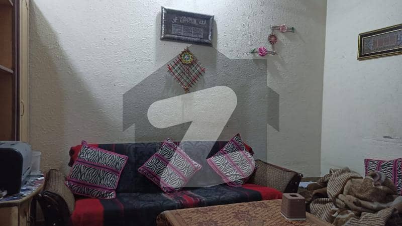 مصطفیٰ ٹاؤن لاہور میں 3 کمروں کا 3 مرلہ بالائی پورشن 23 ہزار میں کرایہ پر دستیاب ہے۔