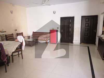 10 Marla Ground Floor For Rent Gas Available Facing Park