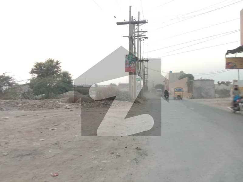You Can Find A Gorgeous Commercial Plot For sale In Chak 208 Road