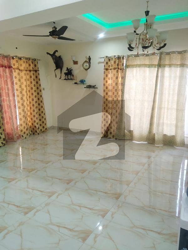 ایف ۔ 11 اسلام آباد میں 6 کمروں کا 10 مرلہ مکان 8 کروڑ میں برائے فروخت۔