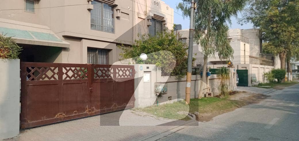 Ideally Located House Of 12 Marla Is Available For sale In Lahore