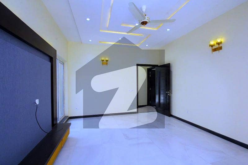 ڈی ایچ اے فیز 7 ڈیفنس (ڈی ایچ اے) لاہور میں 4 کمروں کا 10 مرلہ مکان 4.49 کروڑ میں برائے فروخت۔