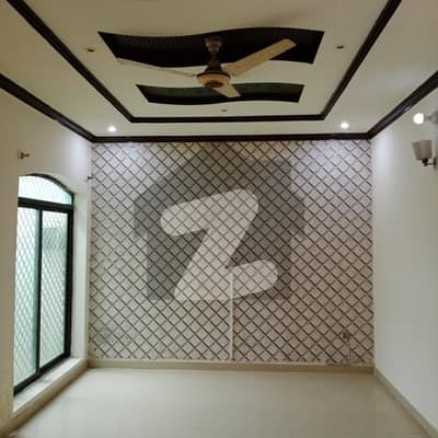 خیابانِ کالونی فیصل آباد میں 4 کمروں کا 8 مرلہ مکان 80 ہزار میں کرایہ پر دستیاب ہے۔