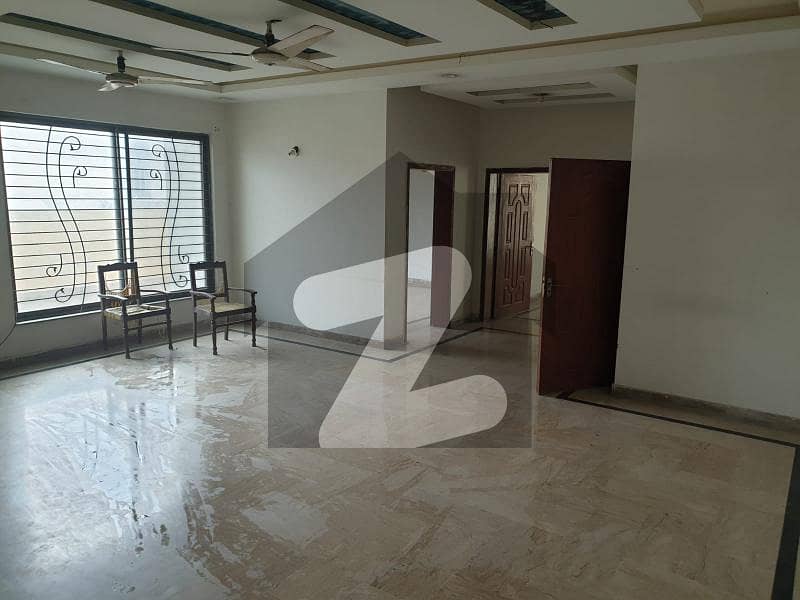 پی آئی اے ہاؤسنگ سکیم لاہور میں 3 کمروں کا 1 کنال بالائی پورشن 65 ہزار میں کرایہ پر دستیاب ہے۔