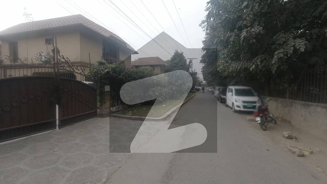 3 Kanal House For rent In Canal View