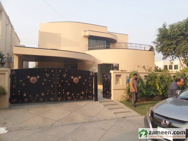 House Is Available For Sale In DHA Phase 4 - Block DD