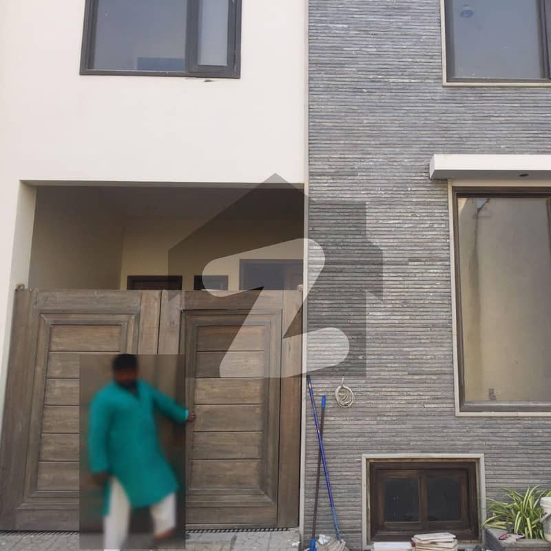 ڈی ایچ اے فیز 8 ڈی ایچ اے کراچی میں 4 کمروں کا 4 مرلہ مکان 4.6 کروڑ میں برائے فروخت۔