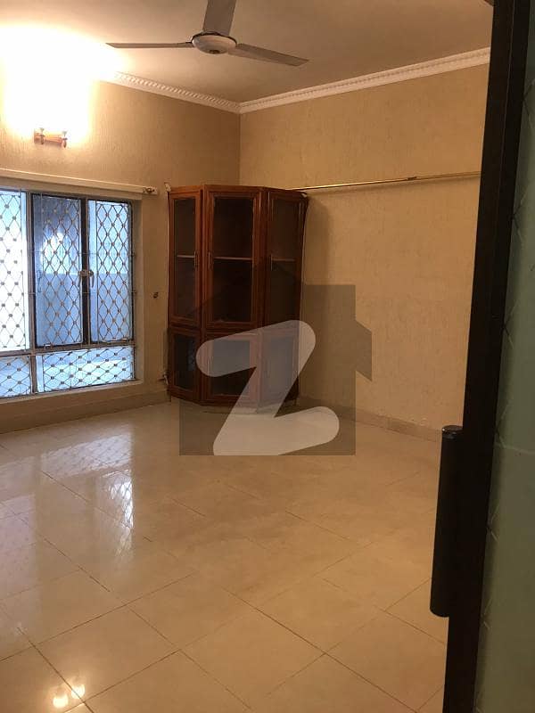 ایف ۔ 10 اسلام آباد میں 4 کمروں کا 13 مرلہ مکان 3.25 لاکھ میں کرایہ پر دستیاب ہے۔
