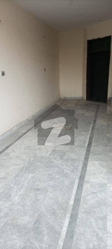 سبزہ زار سکیم لاہور میں 4 کمروں کا 10 مرلہ مکان 1 لاکھ میں کرایہ پر دستیاب ہے۔