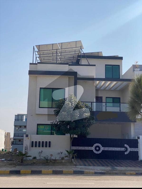 فیصل ٹاؤن - ایف ۔ 18 اسلام آباد میں 4 کمروں کا 8 مرلہ مکان 3.5 کروڑ میں برائے فروخت۔
