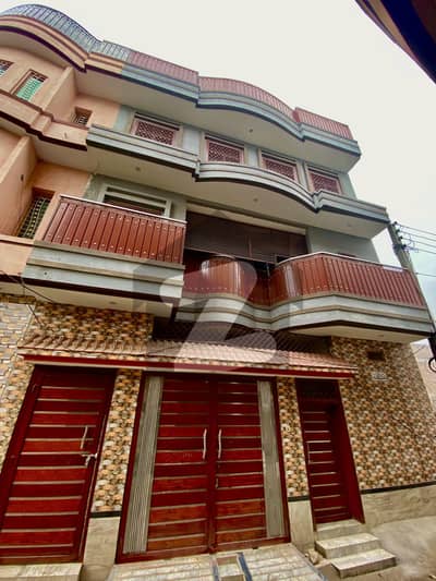 ڈلا زیک روڈ پشاور میں 8 کمروں کا 5 مرلہ مکان 2.3 کروڑ میں برائے فروخت۔