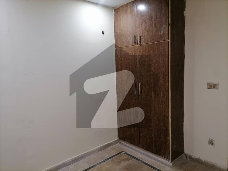 1.5 Marla House For sale In Hassan Town