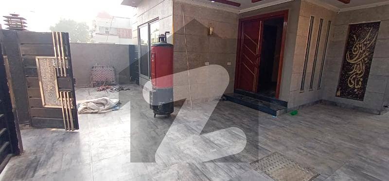 ڈی ایچ اے فیز 8 - بلاک این ڈی ایچ اے فیز 8 ڈیفنس (ڈی ایچ اے) لاہور میں 3 کمروں کا 10 مرلہ مکان 1.3 لاکھ میں کرایہ پر دستیاب ہے۔