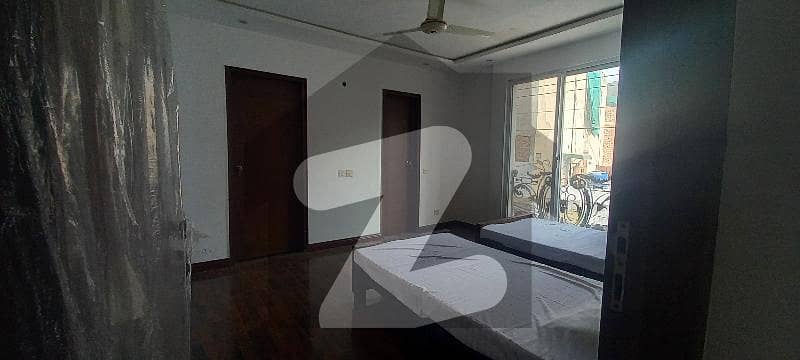 شاہ جمال لاہور میں 3 کمروں کا 6 مرلہ فلیٹ 2 کروڑ میں برائے فروخت۔