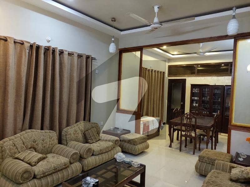 اسراء ولیج حیدر آباد میں 10 کمروں کا 16 مرلہ مکان 5.5 کروڑ میں برائے فروخت۔