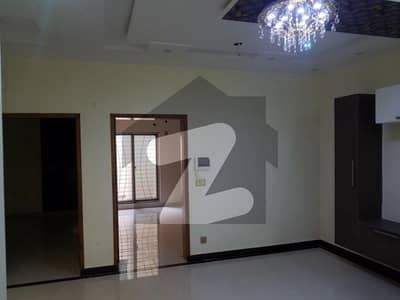 لارنس روڈ لاہور میں 2 کمروں کا 7 مرلہ زیریں پورشن 50 ہزار میں کرایہ پر دستیاب ہے۔
