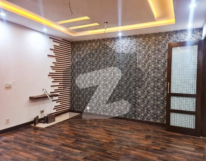ڈی ایچ اے - ای ایم ای کاٹیجز ای ایم ای سوسائٹی لاہور میں 5 کمروں کا 1 کنال مکان 1.6 لاکھ میں کرایہ پر دستیاب ہے۔