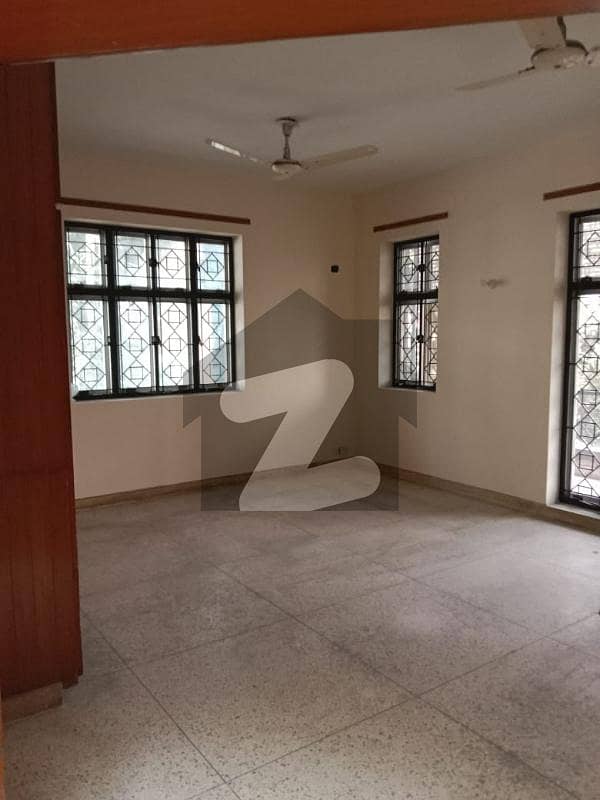 گارڈن ٹاؤن - شیر شاہ بلاک گارڈن ٹاؤن لاہور میں 7 کمروں کا 2 کنال مکان 4 لاکھ میں کرایہ پر دستیاب ہے۔