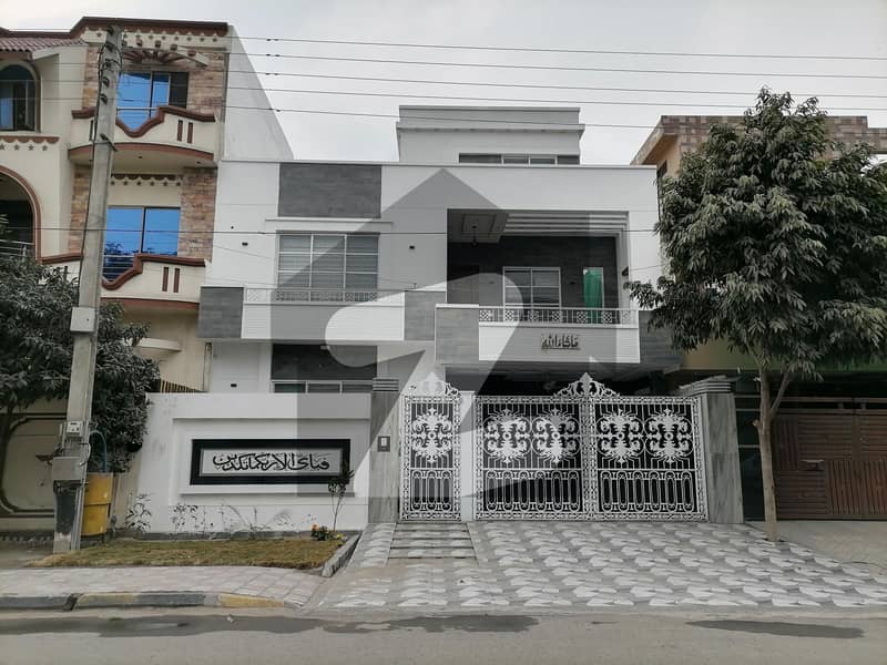 Ideally Located Main Boulevard House Of 10 Marla Is Available For Sale In Wapda Town