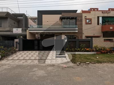 10 Marla House For sale In Rs. 42,500,000 Only