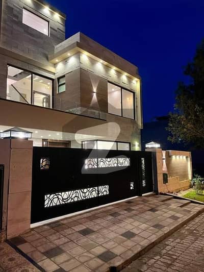 8 Marla Most Luxury Beautiful Luxury House With Basement For Sale