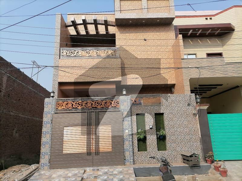 رحمان گارڈنز فیصل آباد میں 7 مرلہ مکان 2.5 کروڑ میں برائے فروخت۔