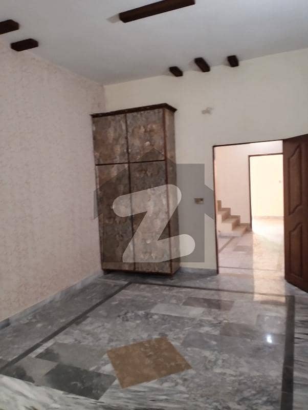 سمن آباد لاہور میں 3 کمروں کا 3 مرلہ مکان 43 ہزار میں کرایہ پر دستیاب ہے۔