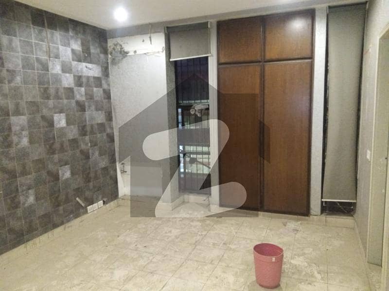 Phase 2 4 Marla Commercial 2nd Floor Available For Rent