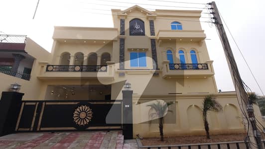 پاکستان ٹاؤن - فیز 1 پاکستان ٹاؤن اسلام آباد میں 6 کمروں کا 11 مرلہ مکان 3.95 کروڑ میں برائے فروخت۔