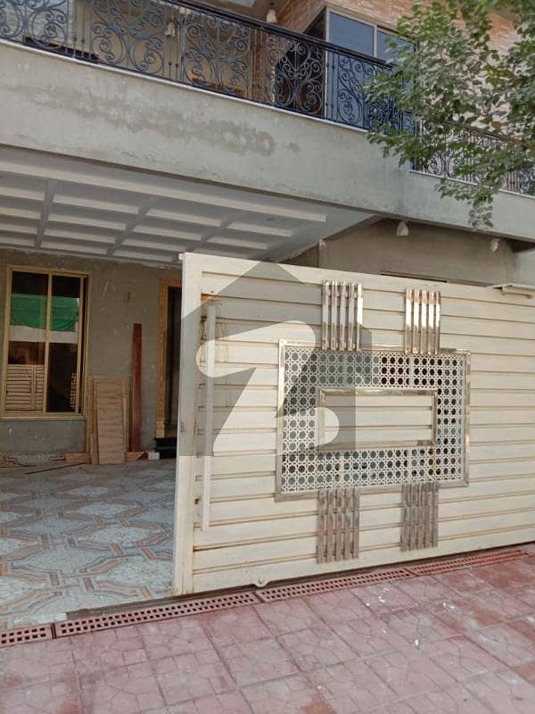 Prime Location 2100 Square Feet Flat Situated In Margalla View Housing Society For sale
