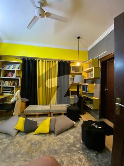 الصفہ ہائٹس ایف ۔ 11 مرکز ایف ۔ 11 اسلام آباد میں 2 کمروں کا 8 مرلہ فلیٹ 2.25 کروڑ میں برائے فروخت۔