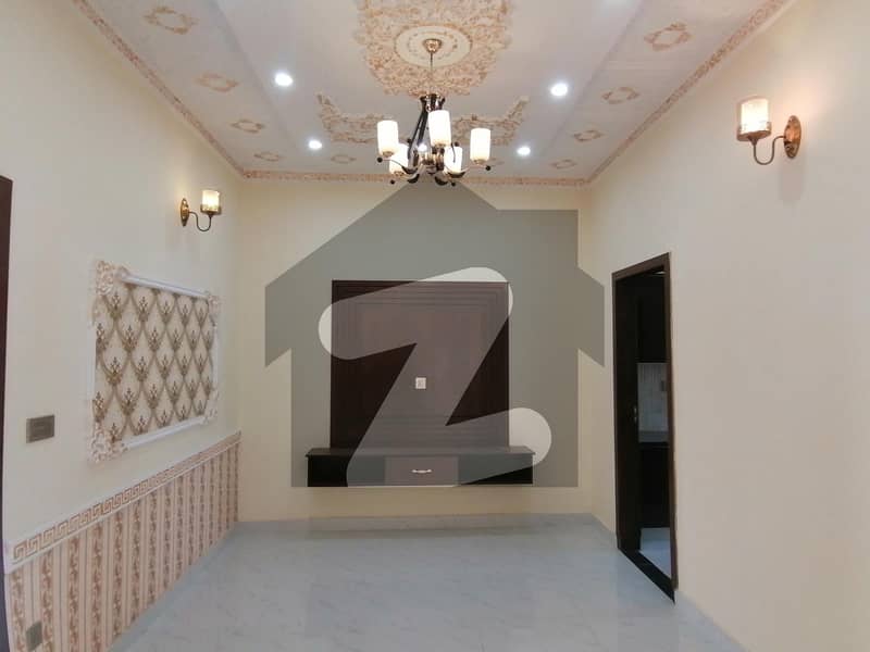 Investors Should sale This Corner House Located Ideally In EME Society