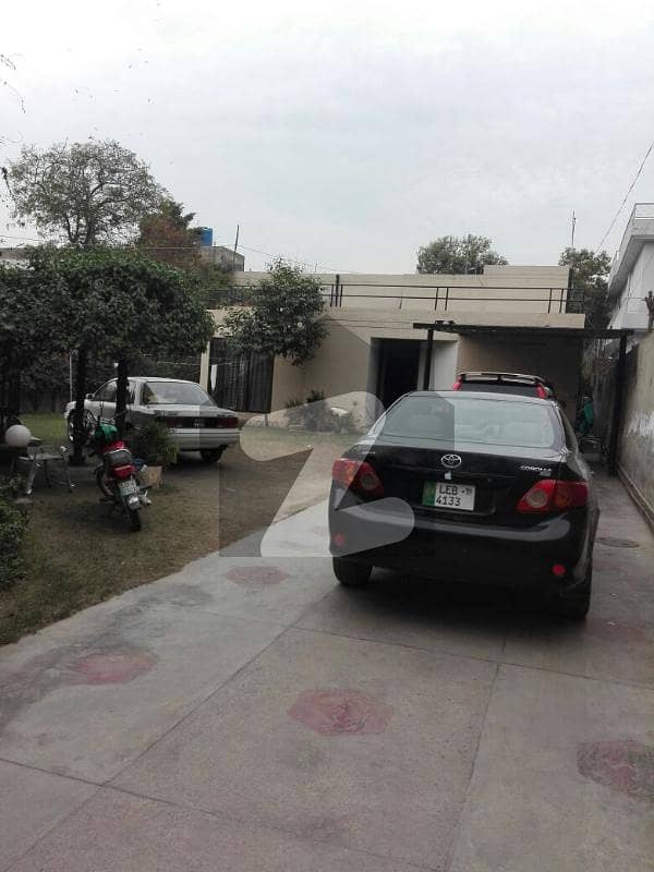 Gulberg 2 Kanal 7 Marla Old House Is Available On Sale.