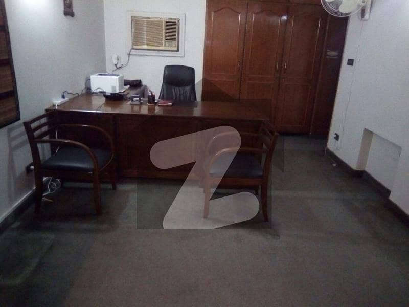 10 Marla Bungalow Gulberg Near to MM alam road