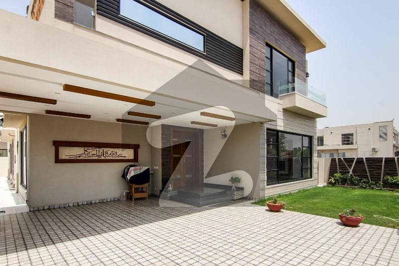01 kanal Near MacDonald Modern Designer slightly used Like Brand New Royal Palace for SALE in DHA phase 4