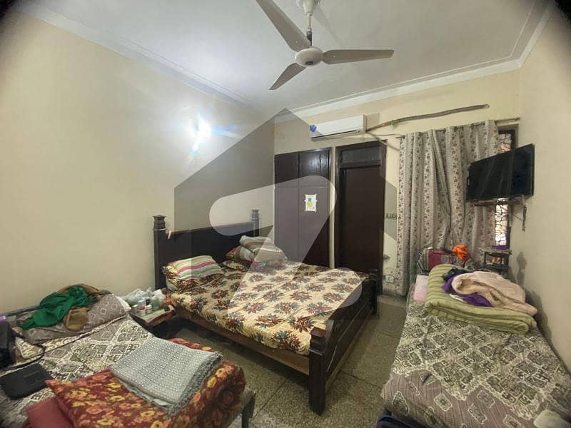 علامہ اقبال ٹاؤن ۔ رضا بلاک علامہ اقبال ٹاؤن لاہور میں 6 کمروں کا 10 مرلہ مکان 3 کروڑ میں برائے فروخت۔