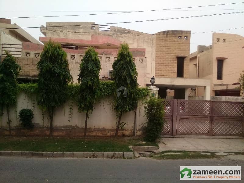 Paf Falcon Complex Sd Block House In Gulberg Lahore