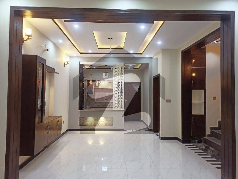 پارک ویو سٹی ۔ سفیئر بلاک پارک ویو سٹی لاہور میں 4 کمروں کا 5 مرلہ مکان 45 ہزار میں کرایہ پر دستیاب ہے۔