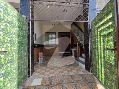 گلبرگ ویلی فیصل آباد میں 3 کمروں کا 2 مرلہ مکان 68 لاکھ میں برائے فروخت۔