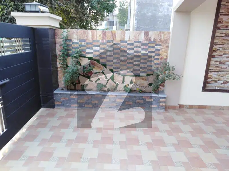 10 Marla House For Rent Vip Location Near To Park School And Market