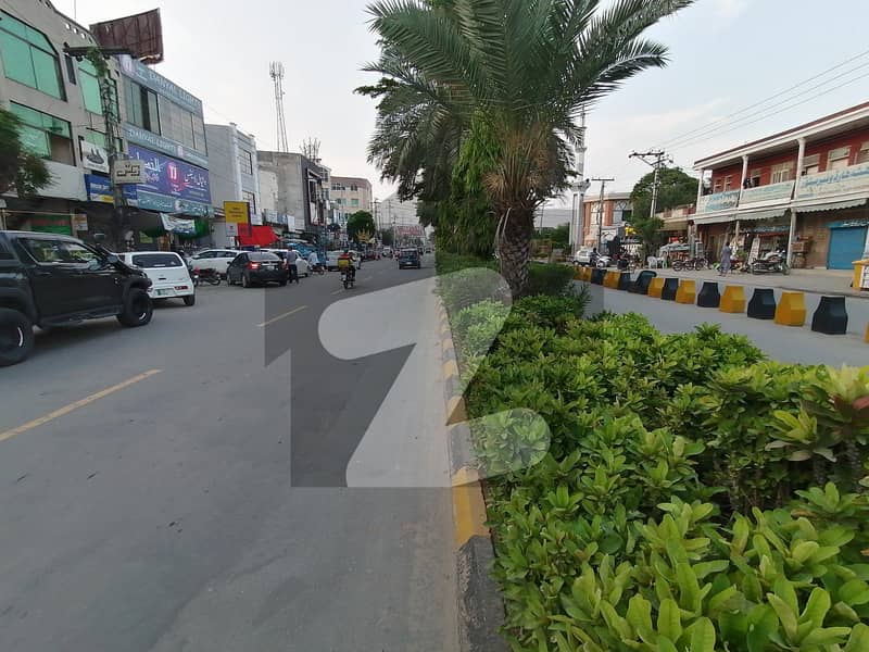 Shop In Wapda Town Sized 425 Square Feet Is Available
