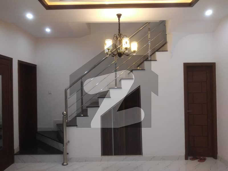 پیراگون سٹی - امپیریل1 بلاک پیراگون سٹی لاہور میں 3 کمروں کا 5 مرلہ مکان 2.1 کروڑ میں برائے فروخت۔