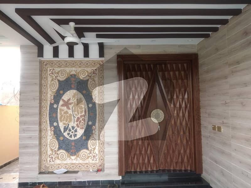 پیراگون سٹی ۔ وُوڈز بلاک پیراگون سٹی لاہور میں 4 کمروں کا 10 مرلہ مکان 3.9 کروڑ میں برائے فروخت۔