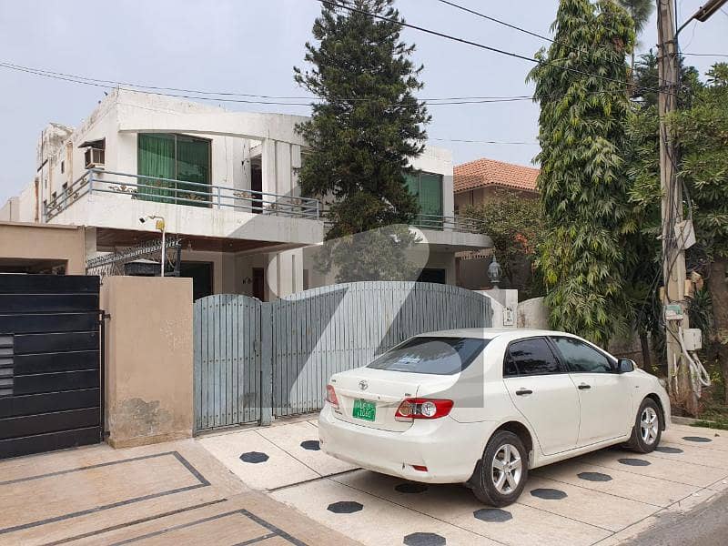 DHA Phase 3 Block X 1 kanal Old House Available For Sale