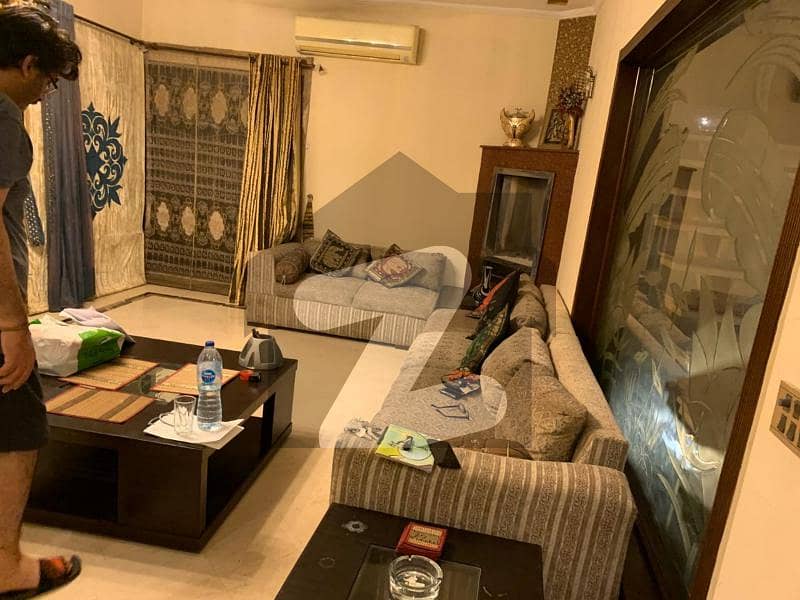 ڈی ایچ اے فیز 5 ڈیفنس (ڈی ایچ اے) لاہور میں 5 کمروں کا 1 کنال مکان 4.7 لاکھ میں کرایہ پر دستیاب ہے۔