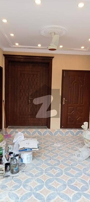 فارمانئیٹس ہاؤسنگ سکیم لاہور میں 3 کمروں کا 5 مرلہ مکان 1.6 کروڑ میں برائے فروخت۔