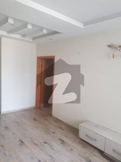 1 BED EXCELLENT CONDITION GOOD FLAT FOR RENT IN BAHRIA TOWN LAHORE