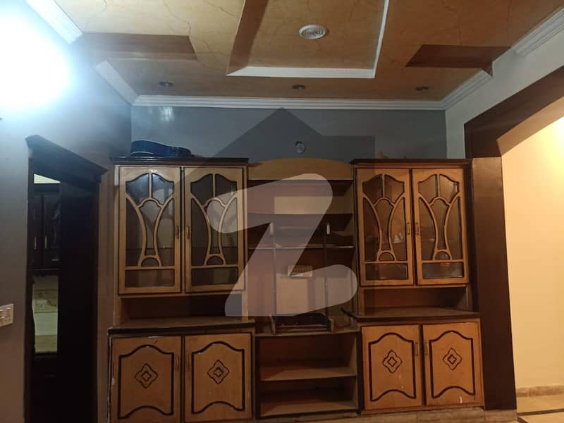 سرور کالونی کینٹ لاہور میں 5 کمروں کا 1 کنال مکان 6 کروڑ میں برائے فروخت۔